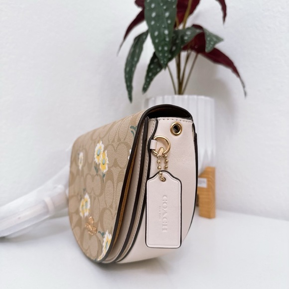 Coach Ellen Crossbody In Signature Canvas With Daisy Print - Picture 3 of 8